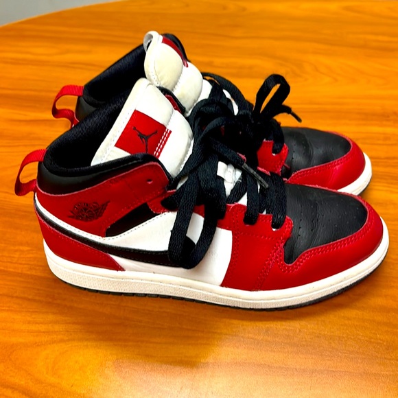 Jordan Other - Jordan 1 Mid little kids shoes